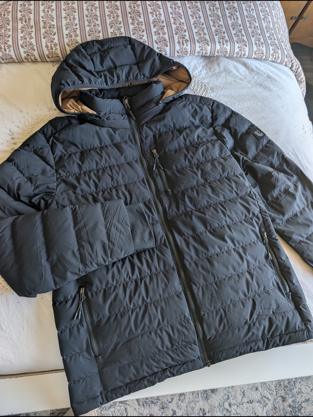 NWOT Men's Black Quilted Hooded Puffer Jacket